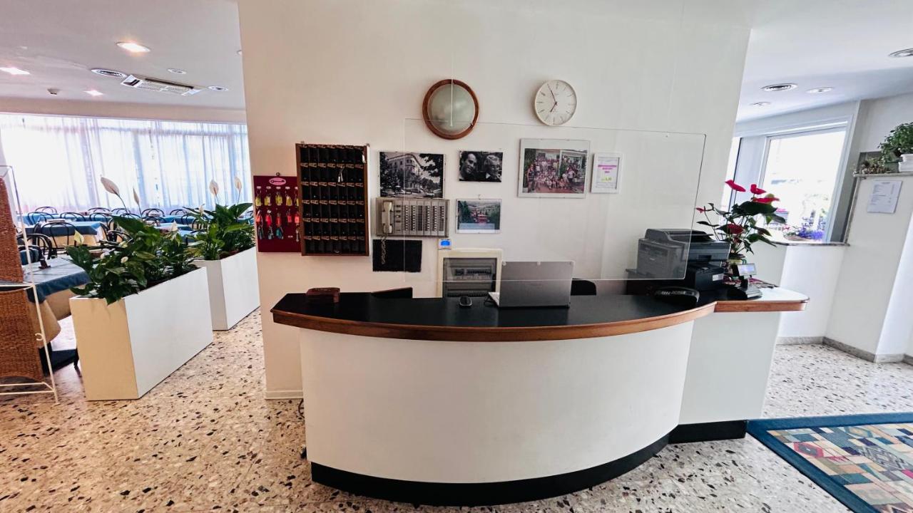 Hotel Sorriso Cattolica Ngoại thất bức ảnh