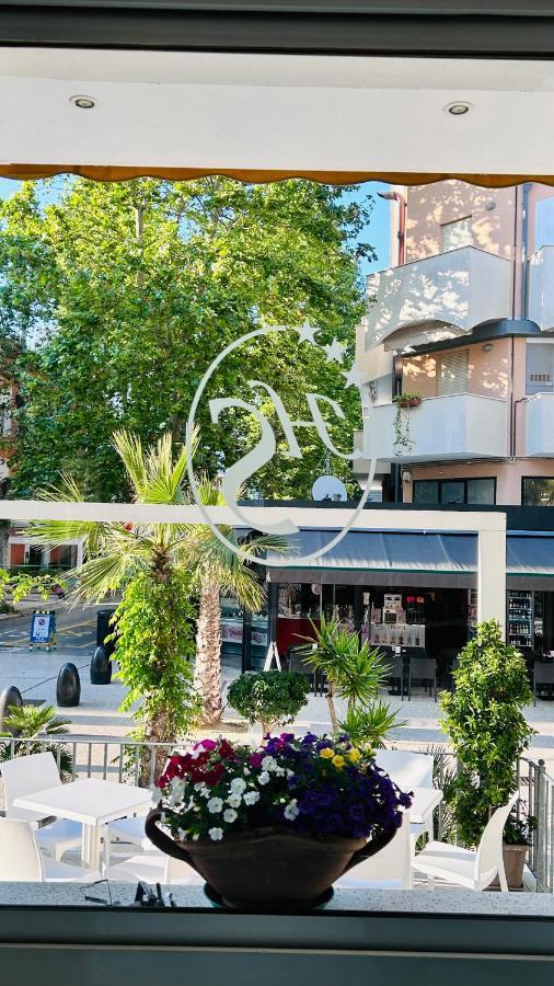 Hotel Sorriso Cattolica Ngoại thất bức ảnh